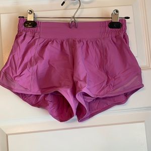 LULULEMON hotty hot short 2.5